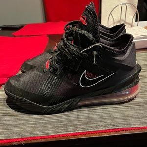 🔥 2021 LeBron 18 Low “Bred” 🔥 Size 9.5 Runs small